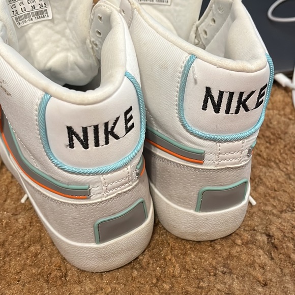 Nike Blazer Sneakers - Picture 3 of 4
